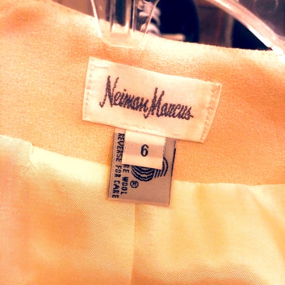 👑Gorgeous fit for a princess ivory vintage suit NEIMAN Marcus fur cuffs - Picture 2 of 14